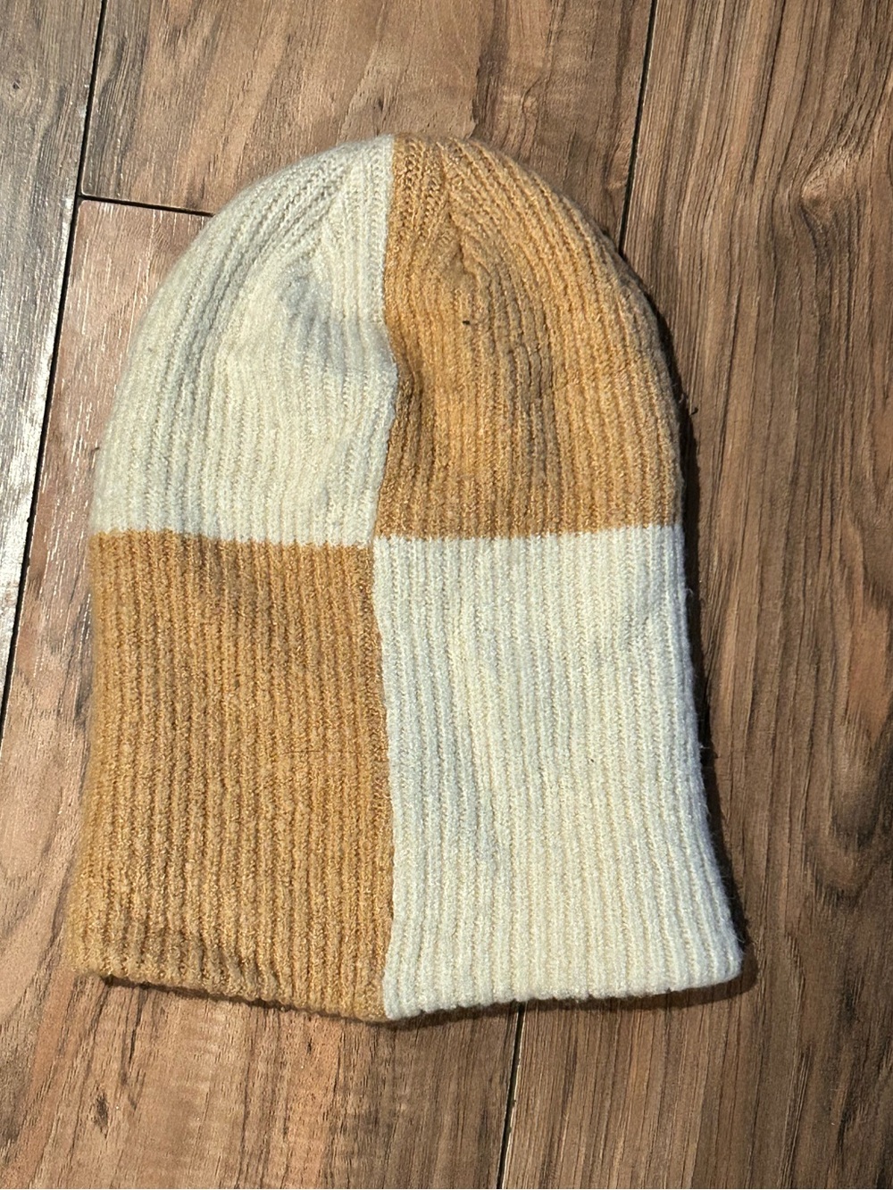 Lucky Brand Checkerboard Rib Knit Beanie in Cream & Tan